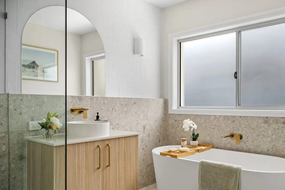 6a31a5337daa38a091aa98fe_gallery-easton-260-bathroom